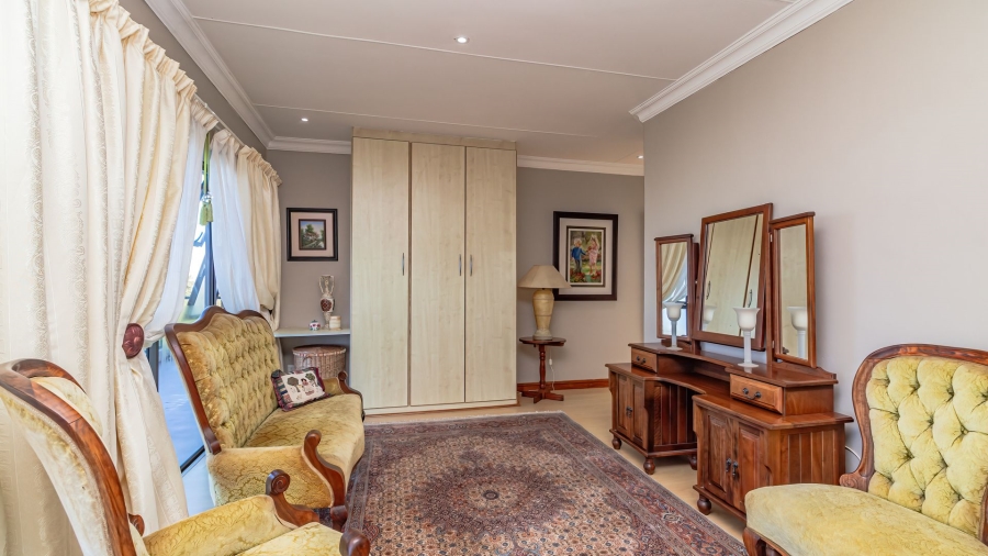 5 Bedroom Property for Sale in Village On Sea Western Cape